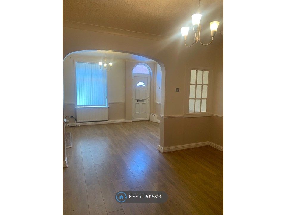 Property photo 1 of 10 Living Room