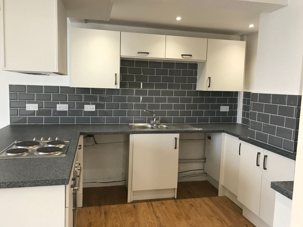 Property photo 2 of 6 Kitchen