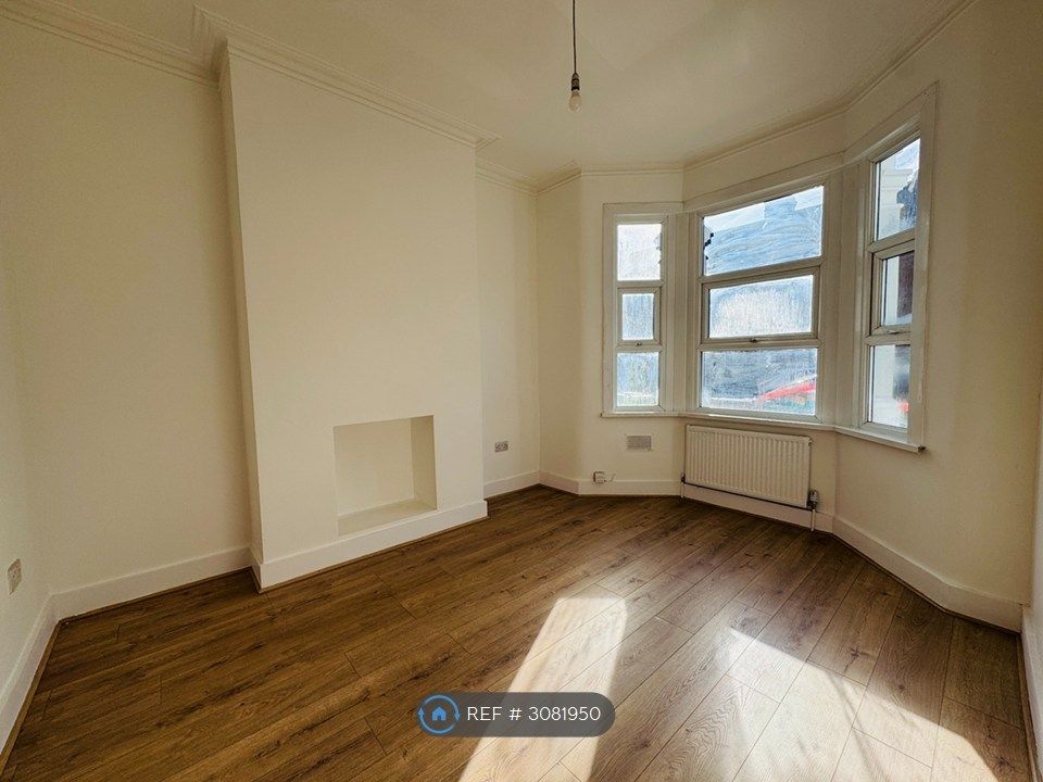 Property photo 2 of 5 Main Bedroom