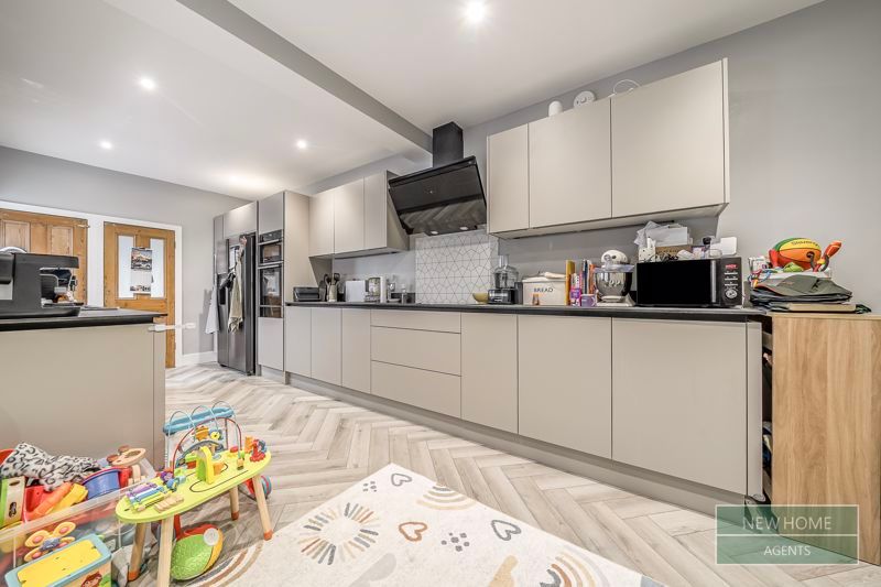 Property photo 2 of 17 Photo 4