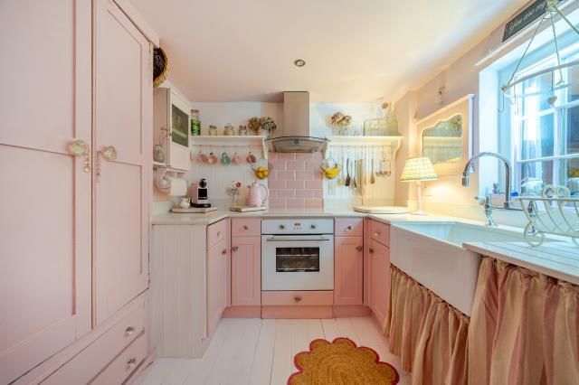 Property photo 3 of 21 Kitchen