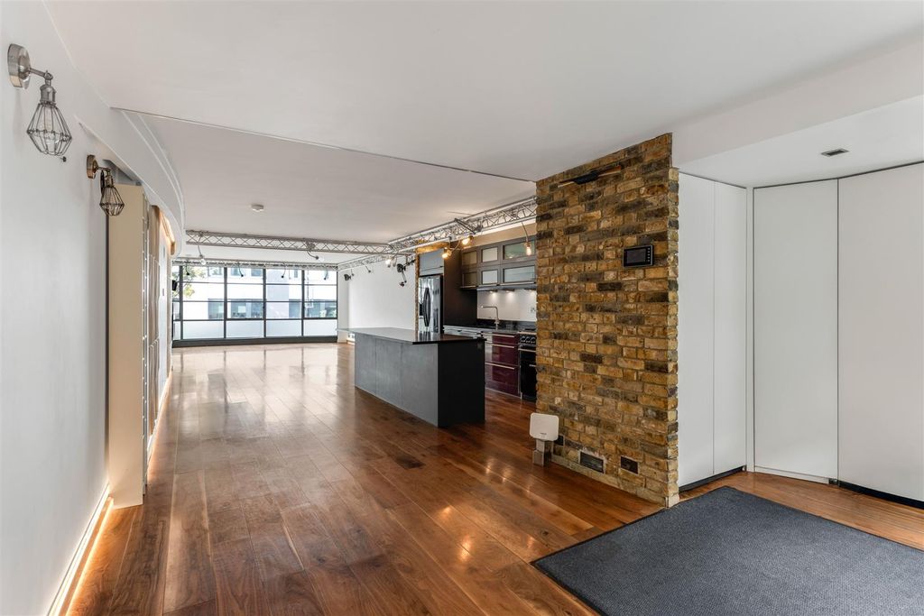 Property photo 3 of 22 The Glass Building 105-7.Jpg