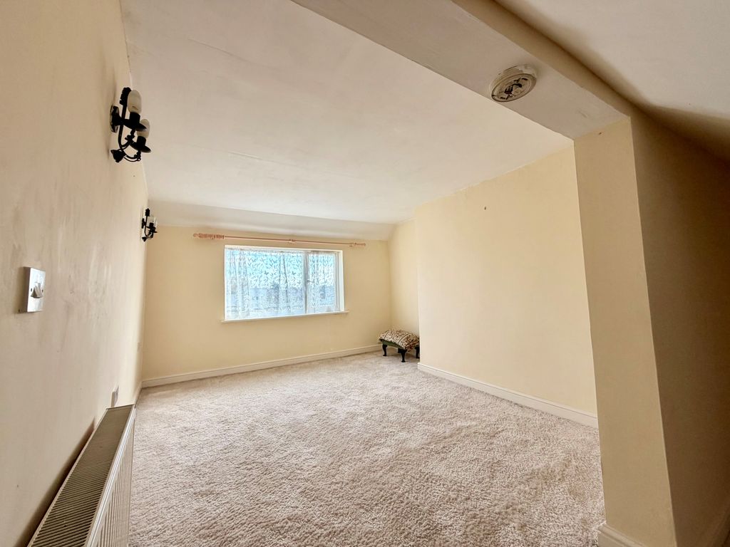 Property photo 3 of 10 Bedroom 1