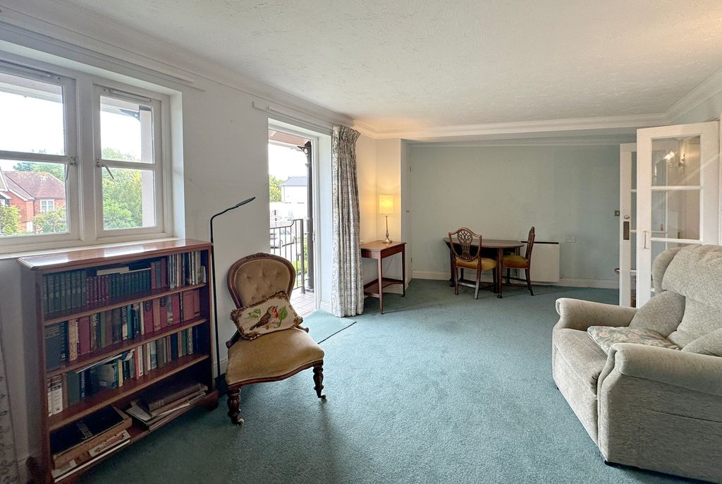 Property photo 3 of 9 15Bc Sitting Room 2