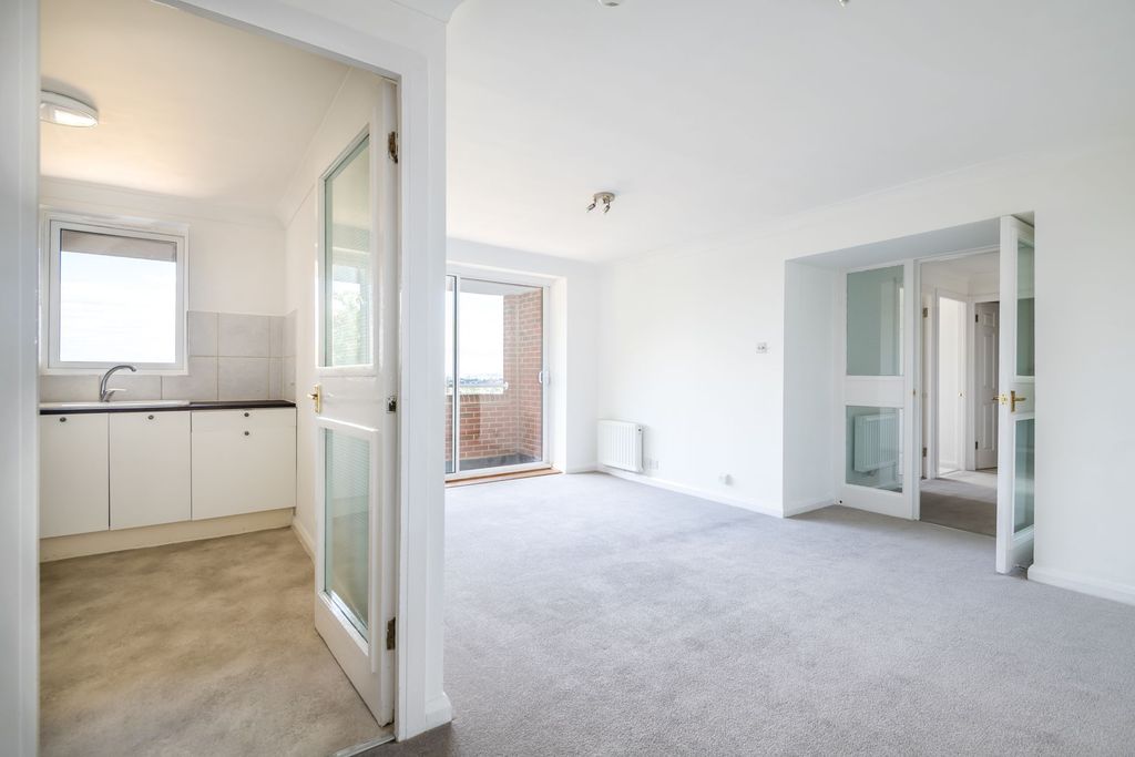 Property photo 2 of 27