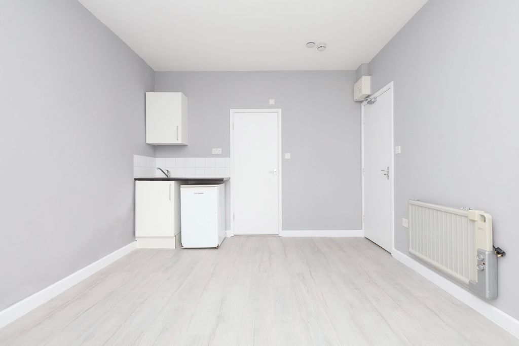 Property photo 1 of 3