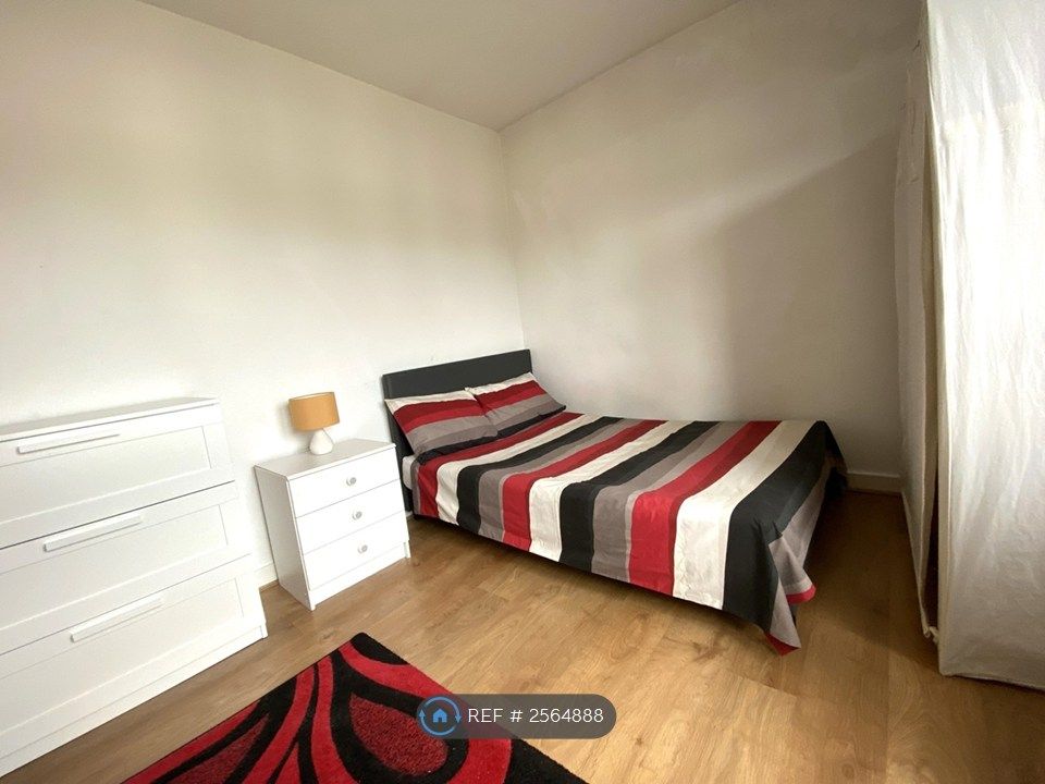Property photo 3 of 11 Bedroom 1