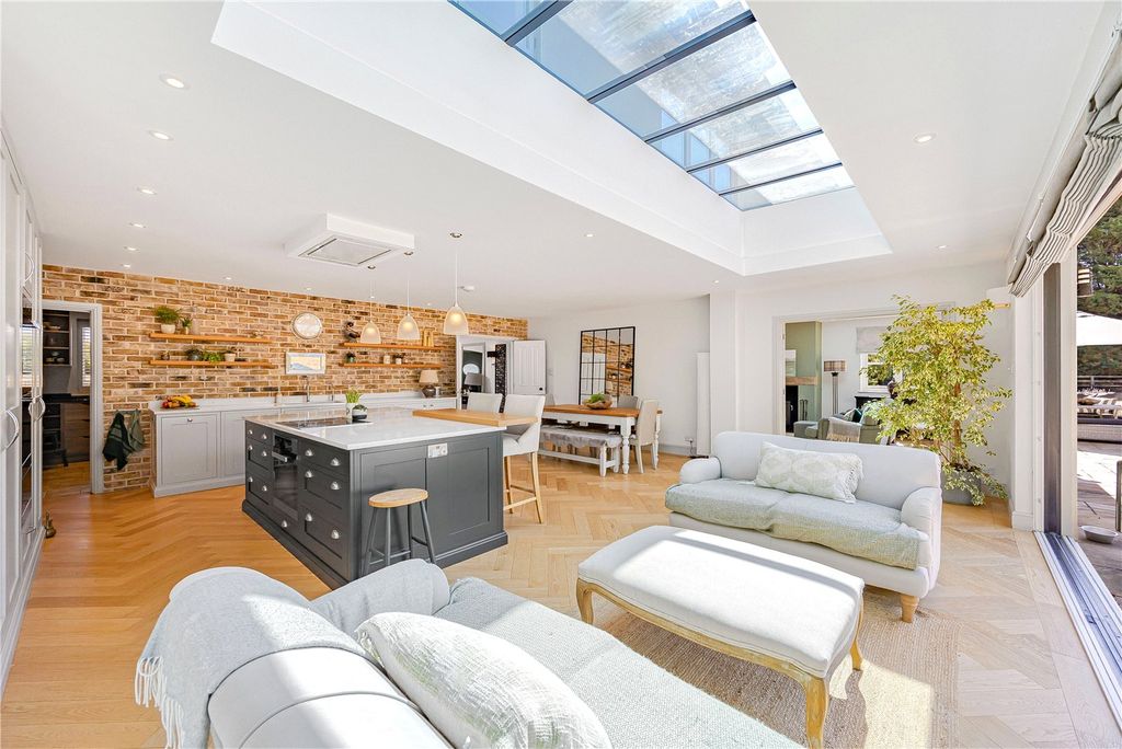 Property photo 2 of 47 Picture No. 06