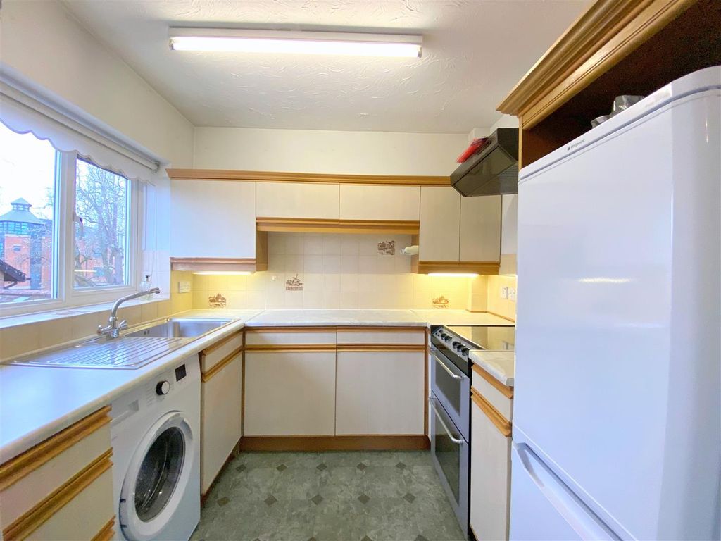 Property photo 3 of 15 Kitchen 1L.Jpg