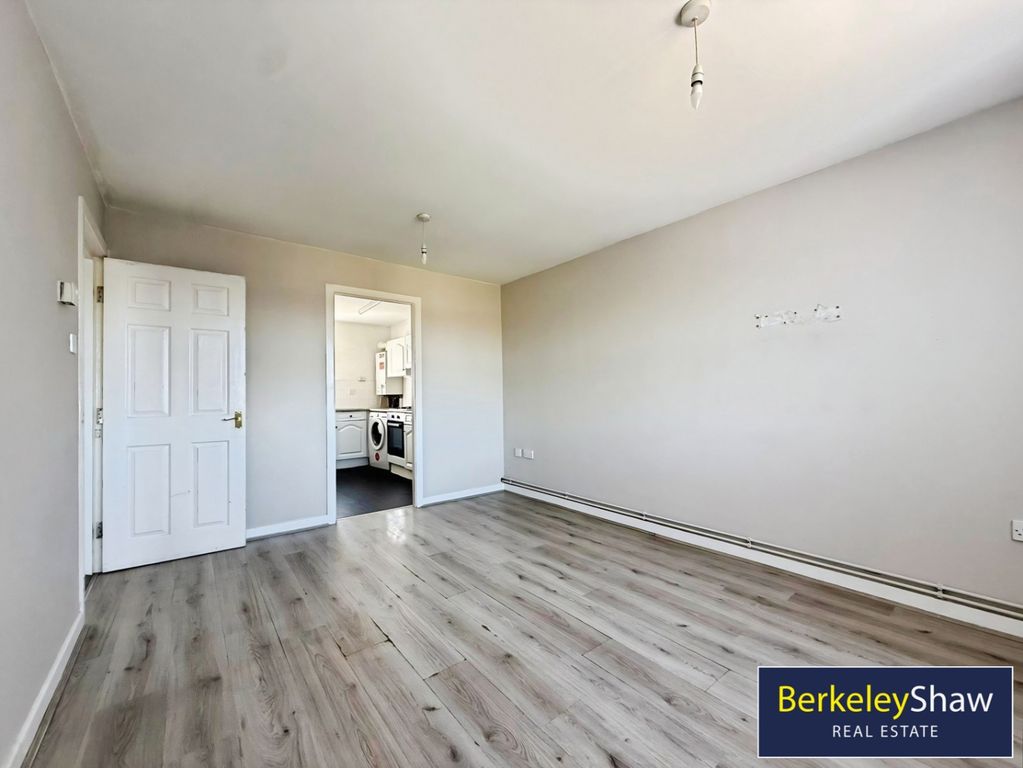 Property photo 3 of 7 Pbox-Img.Jpg