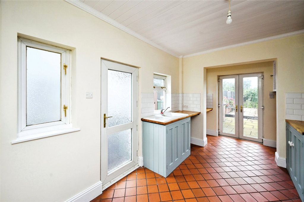 Property photo 2 of 17 Kitchen