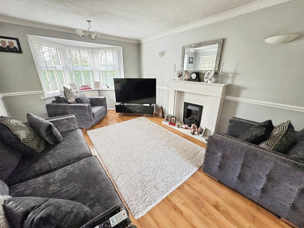 Property photo 2 of 23 Lounge