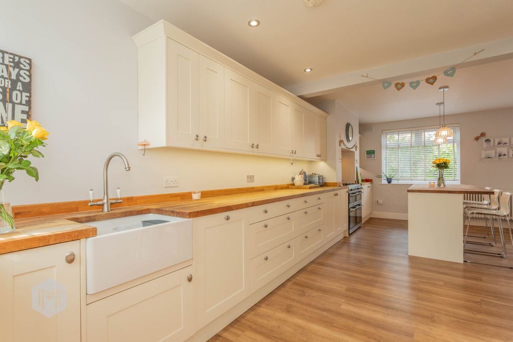 Property photo 3 of 23 Picture No. 17