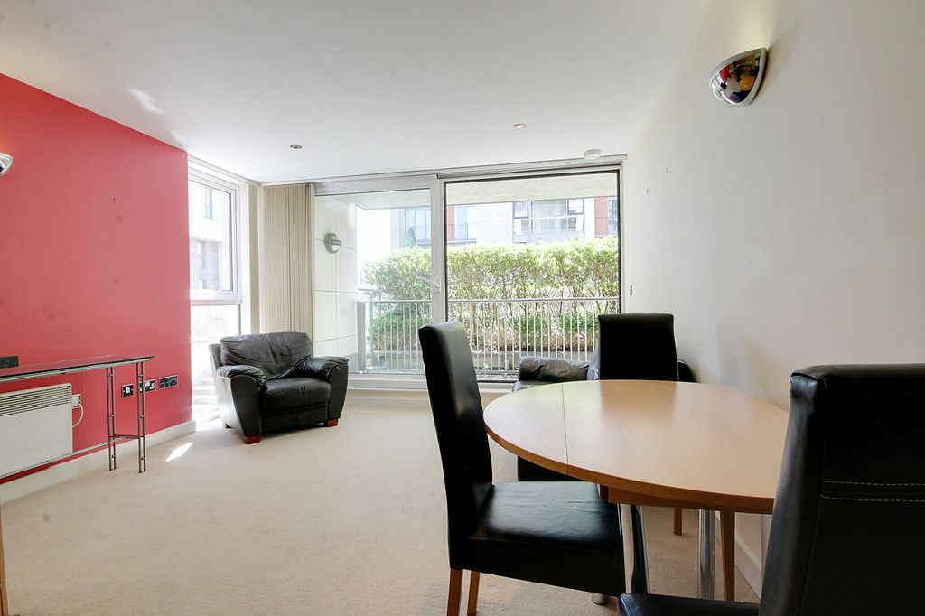 Property photo 3 of 12 Lounge1