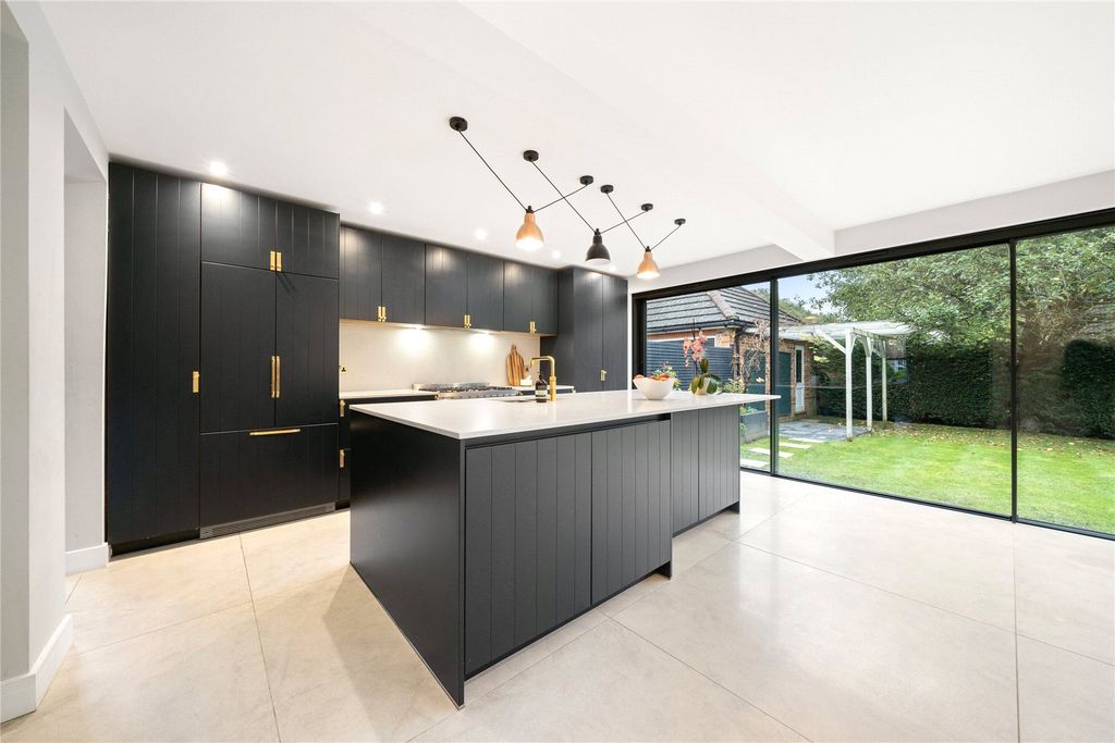 Property photo 3 of 12 Picture No. 04