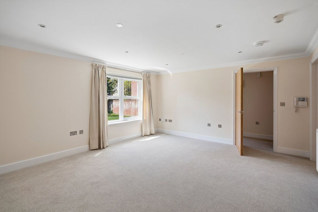 Additional image 3 of 3 bed flat for saleWoodstock Road, Oxford OX2