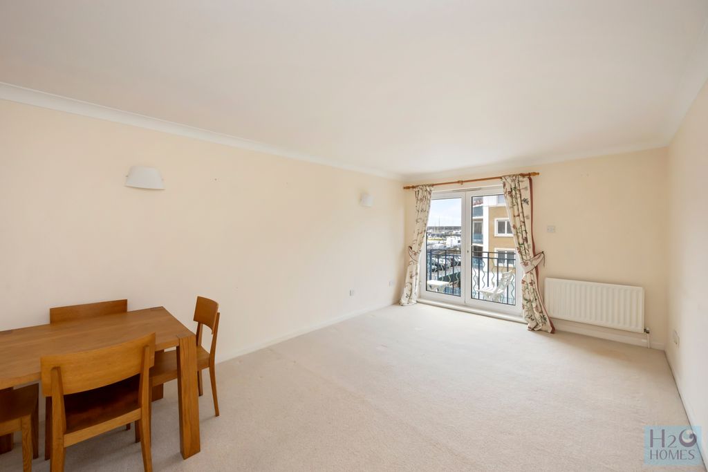 Property photo 2 of 16 Hamilton Court, 7-003
