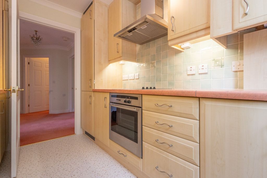 Property photo 3 of 16 R6M_9727