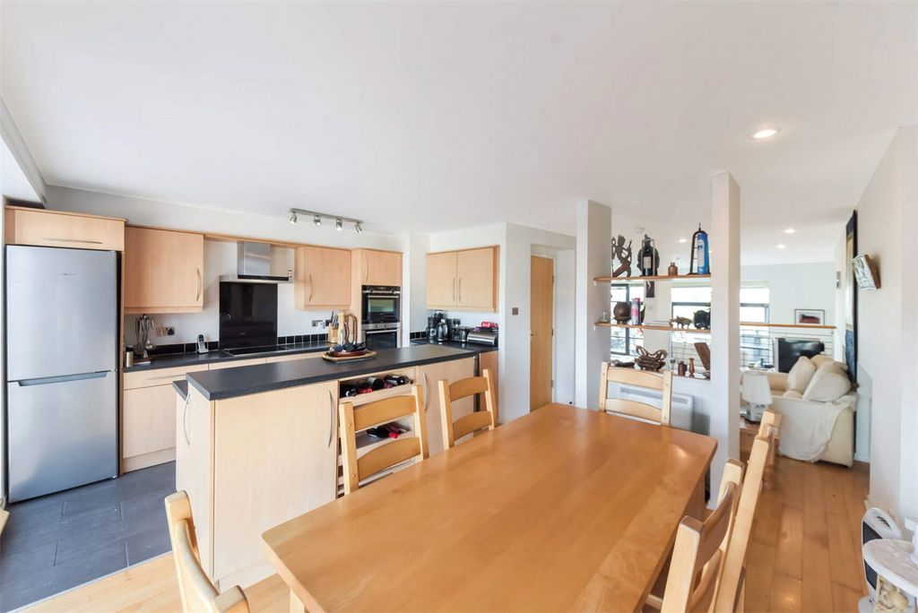 Property photo 3 of 42 Picture No. 20