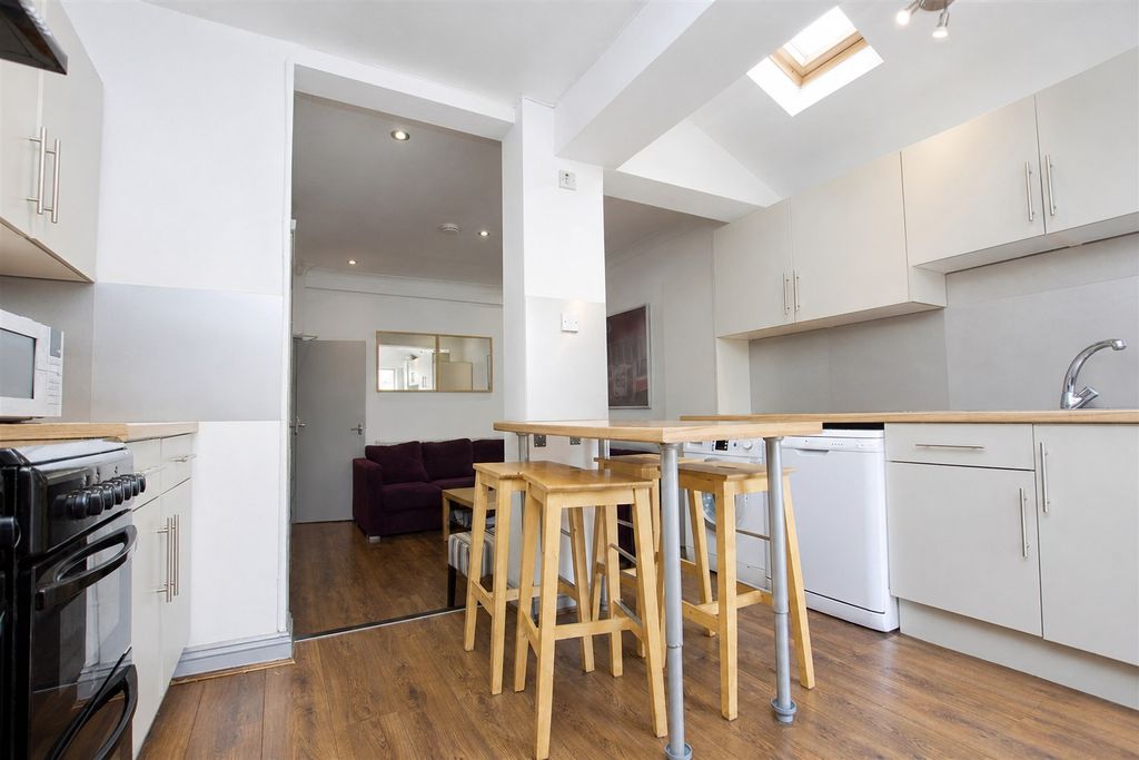 Property photo 1 of 10 Approach