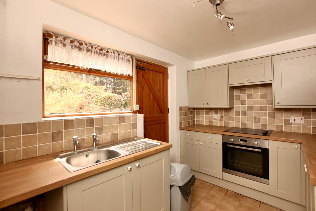 Property photo 2 of 18 Kitchen