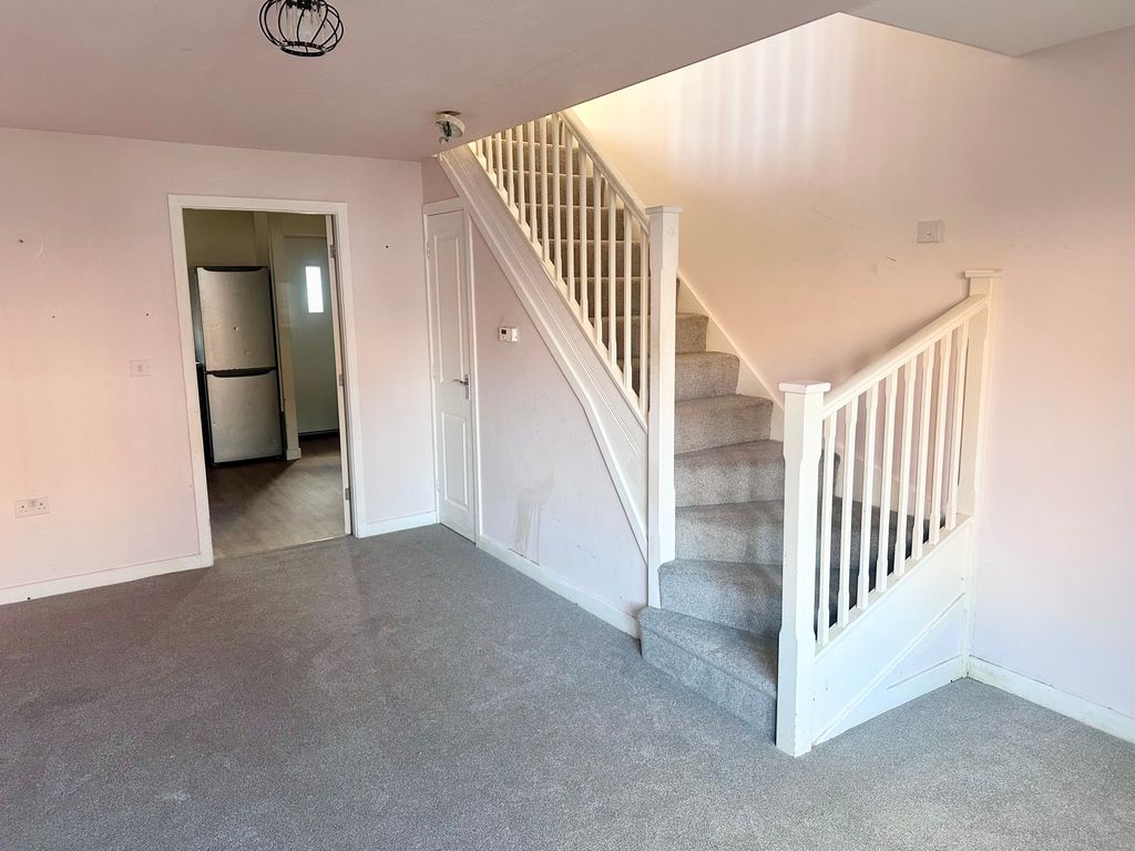 Property photo 2 of 7 Lounge 3