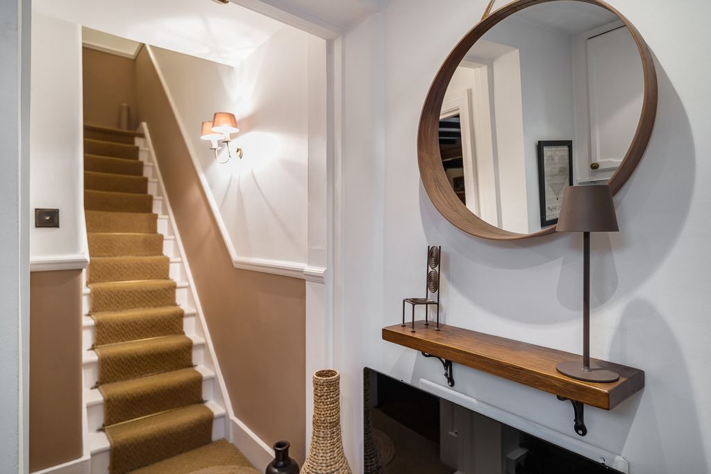 Property photo 3 of 25 Staircase