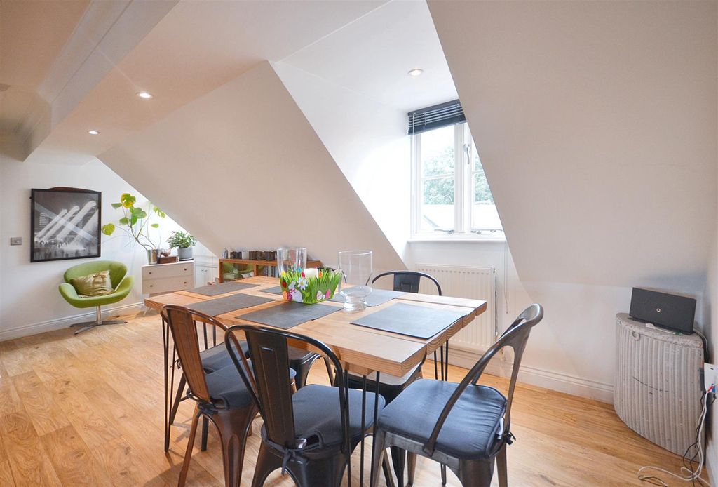 Property photo 3 of 12 Dining Area