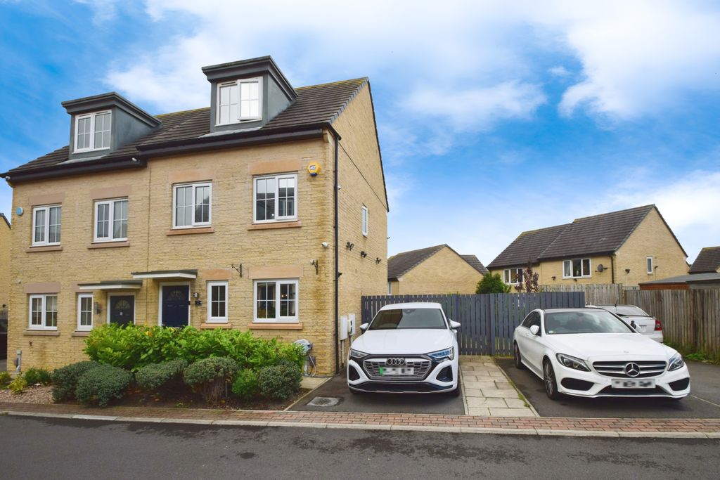 Property photo 1 of 17 Fb8F6d4F-Front