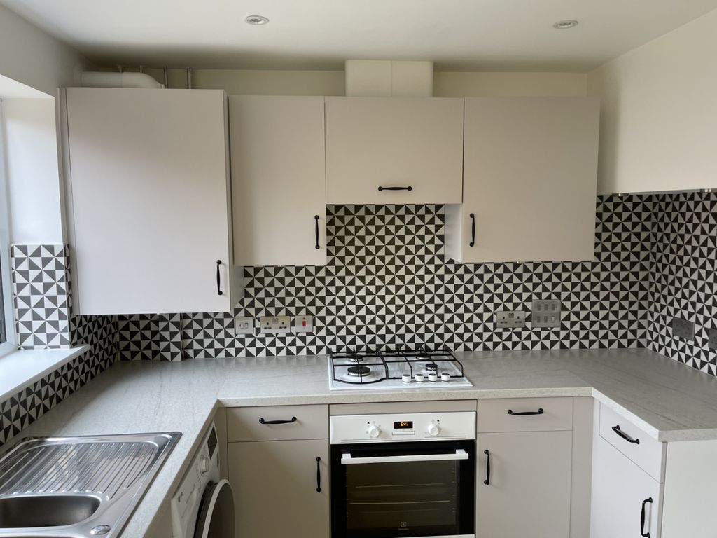 Property photo 2 of 10 Kitchen