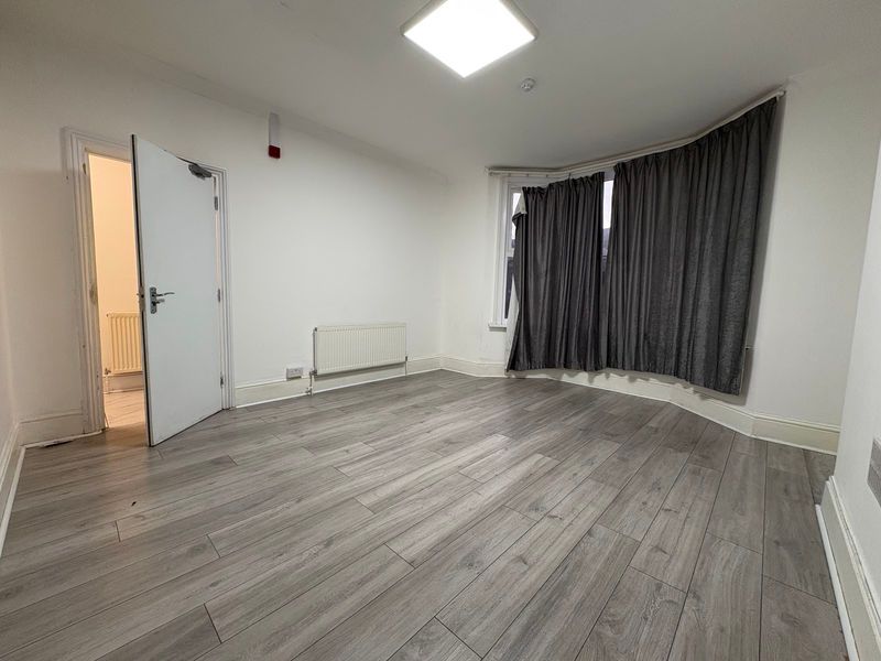 Property photo 1 of 10 Photo 3