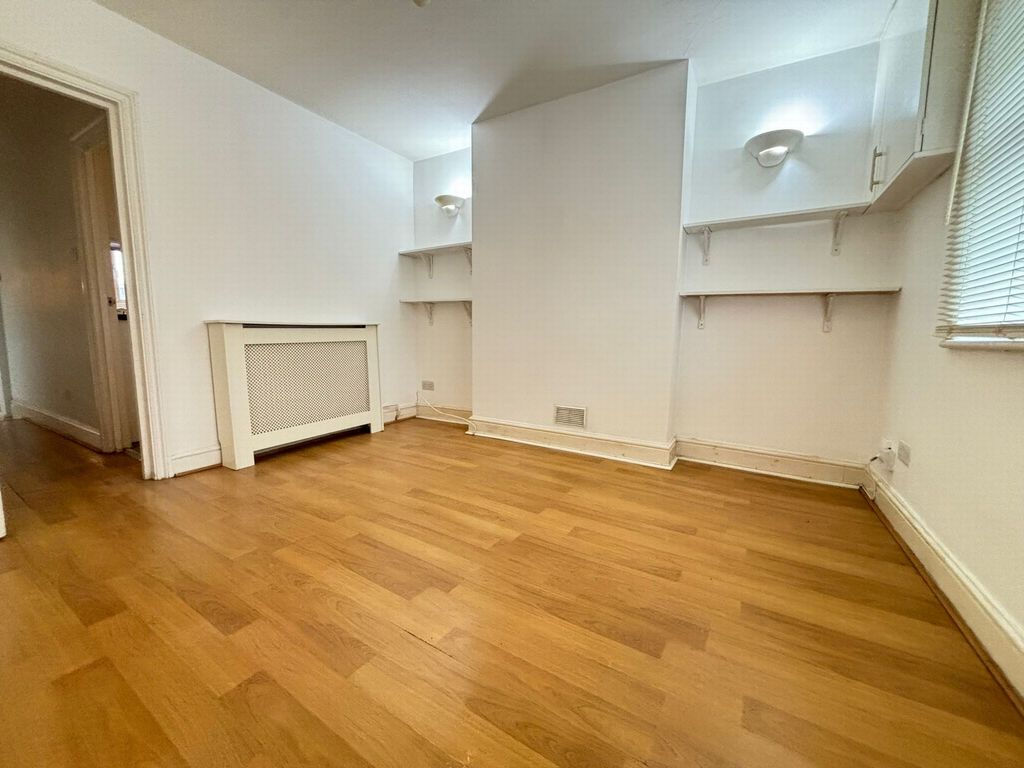 Property photo 3 of 10 Photo 6