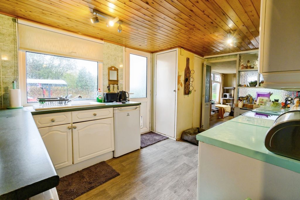 Property photo 2 of 22 Kitchen