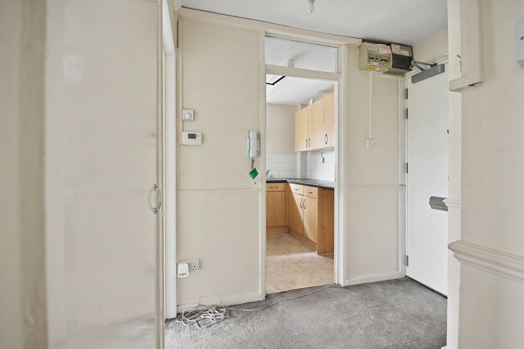 Property photo 2 of 13 22 Coles Place, Chard, Somerset, Ta20 2BA