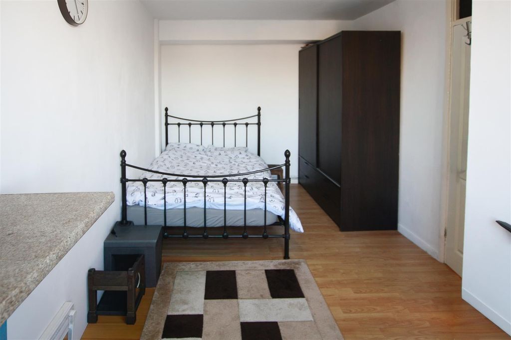Property photo 1 of 7 Bedroom 2.Jpg