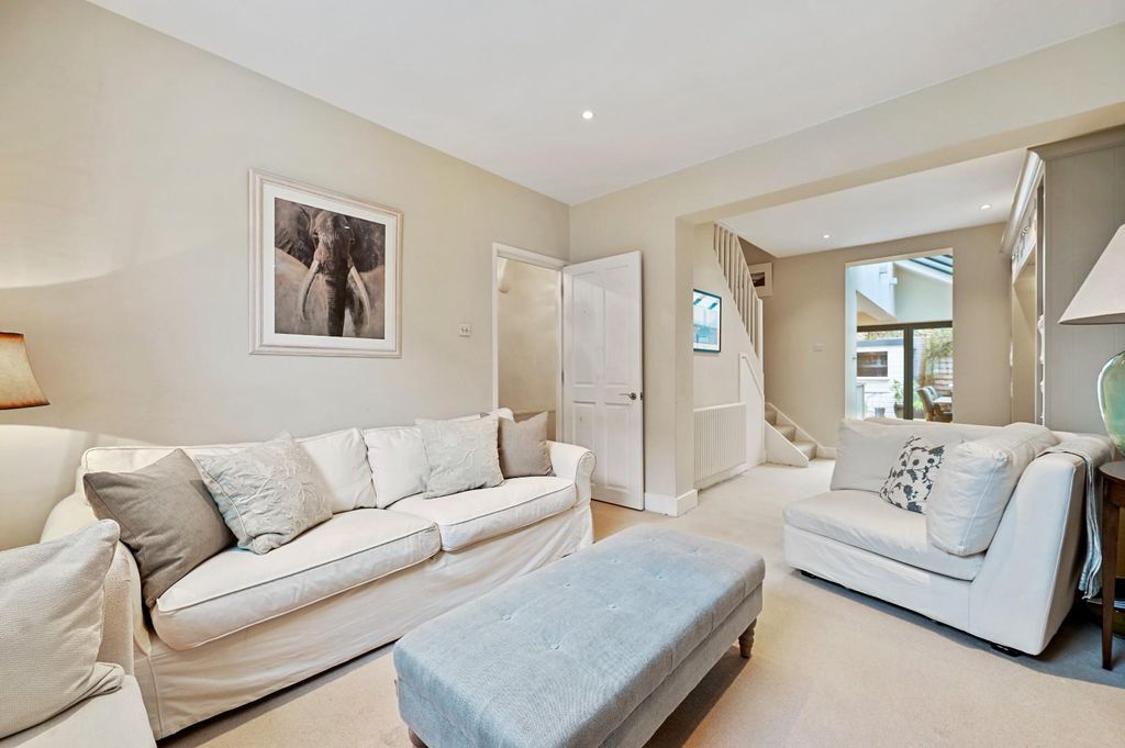 Property photo 3 of 17 Fbl - Redan Street - Receptionb3 (1).Jpg