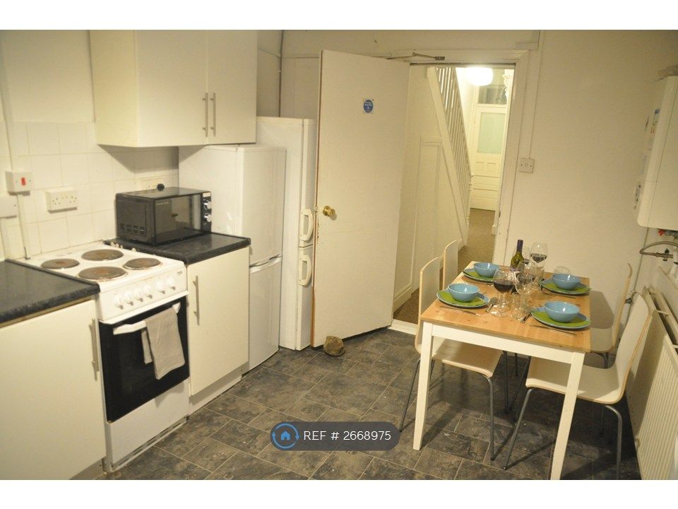 Property photo 2 of 17 Kitchen