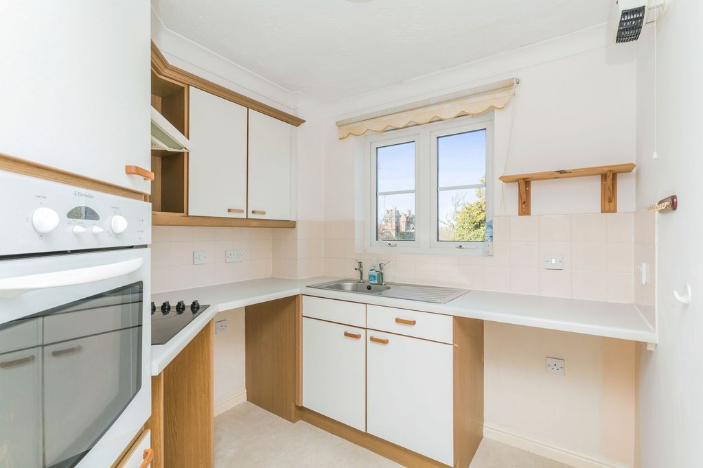 Property photo 3 of 9 Kitchen