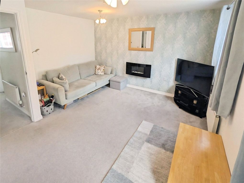 Property photo 3 of 19 Living Room