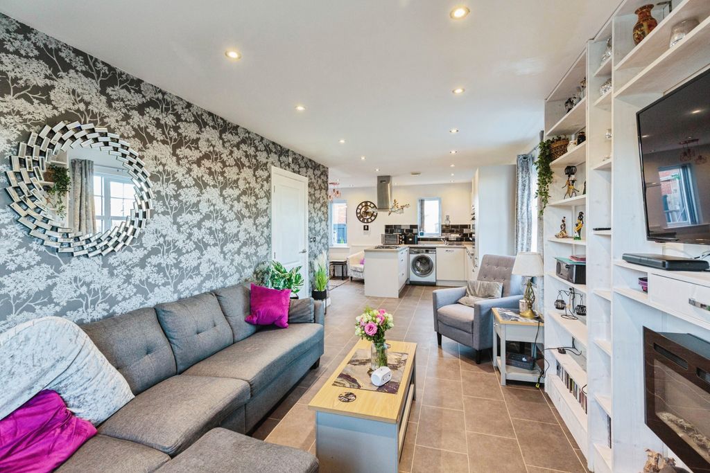 Property photo 3 of 20 Family Area