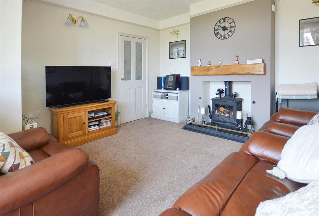 Property photo 2 of 16 Sitting Room