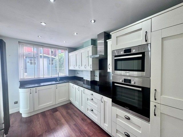 Property photo 2 of 14 Kitchen