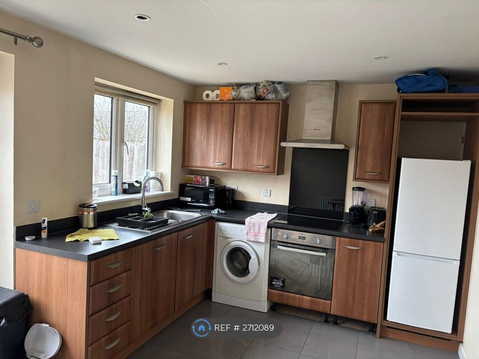 Property photo 3 of 7 Kitchen