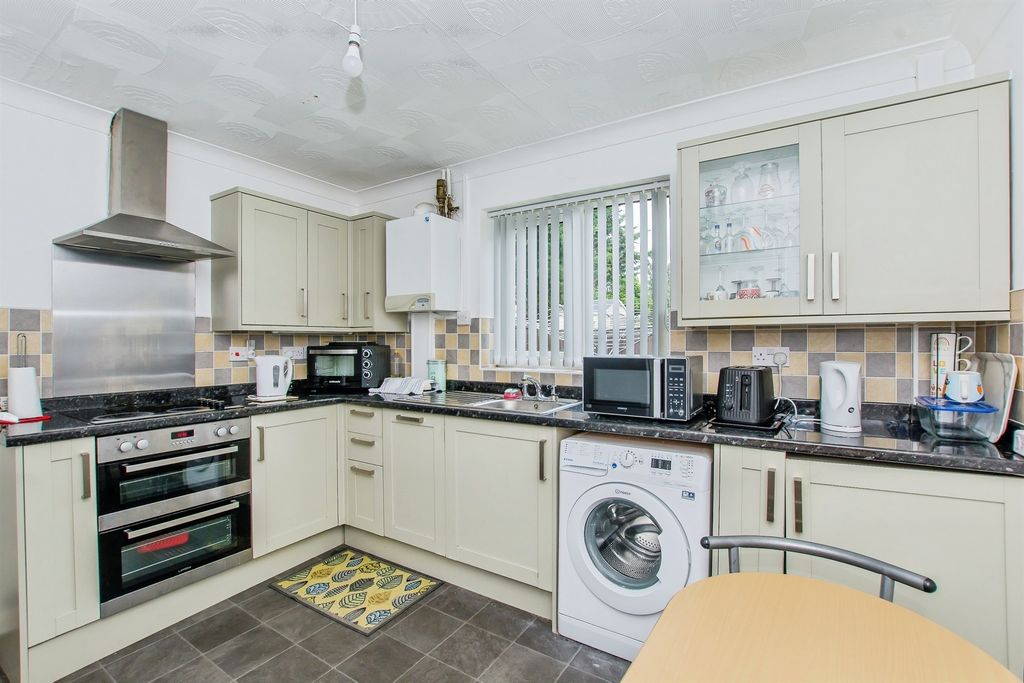 Property photo 3 of 24