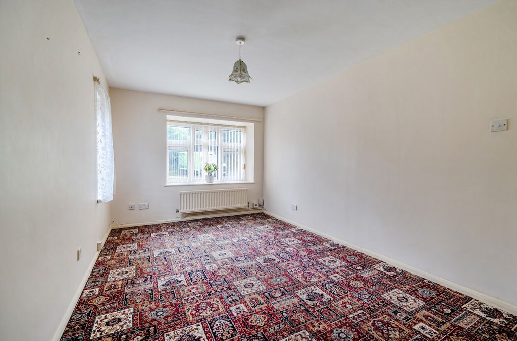 Property photo 1 of 12 1465197-7-6A0Da18...