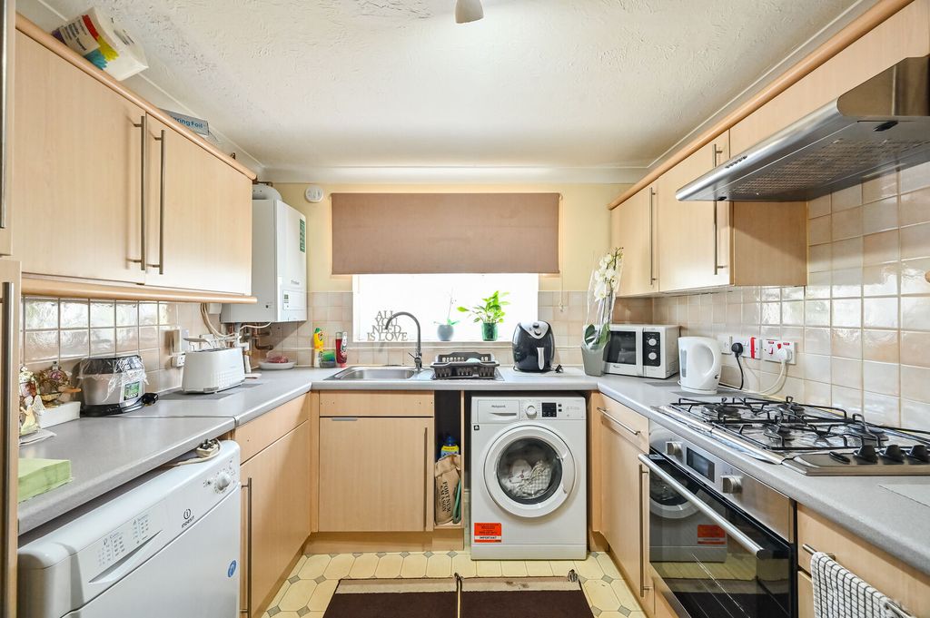 Property photo 2 of 20