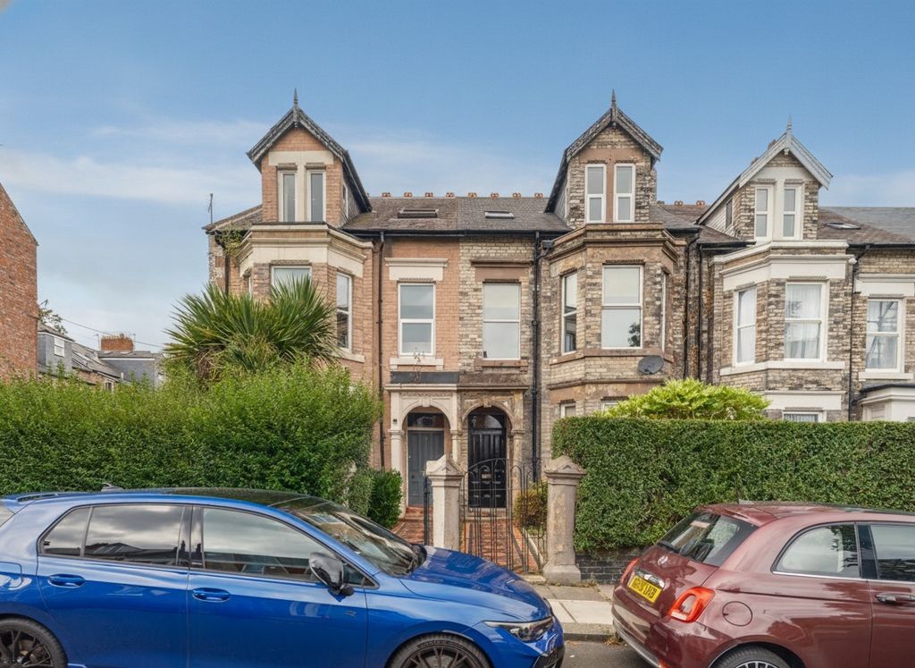 Property photo 2 of 28 4136471