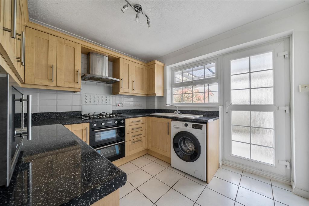 Property photo 3 of 18 Swallow Avenue, Whitstable