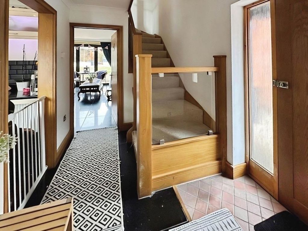 Property photo 2 of 19 Collingwood Road