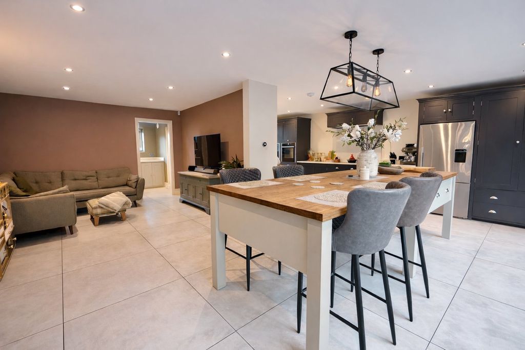 Property photo 3 of 38